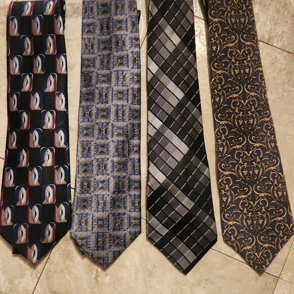 Pronto Uomo, Norseman, Gap, and Dockers ties - Picture 1 of 8